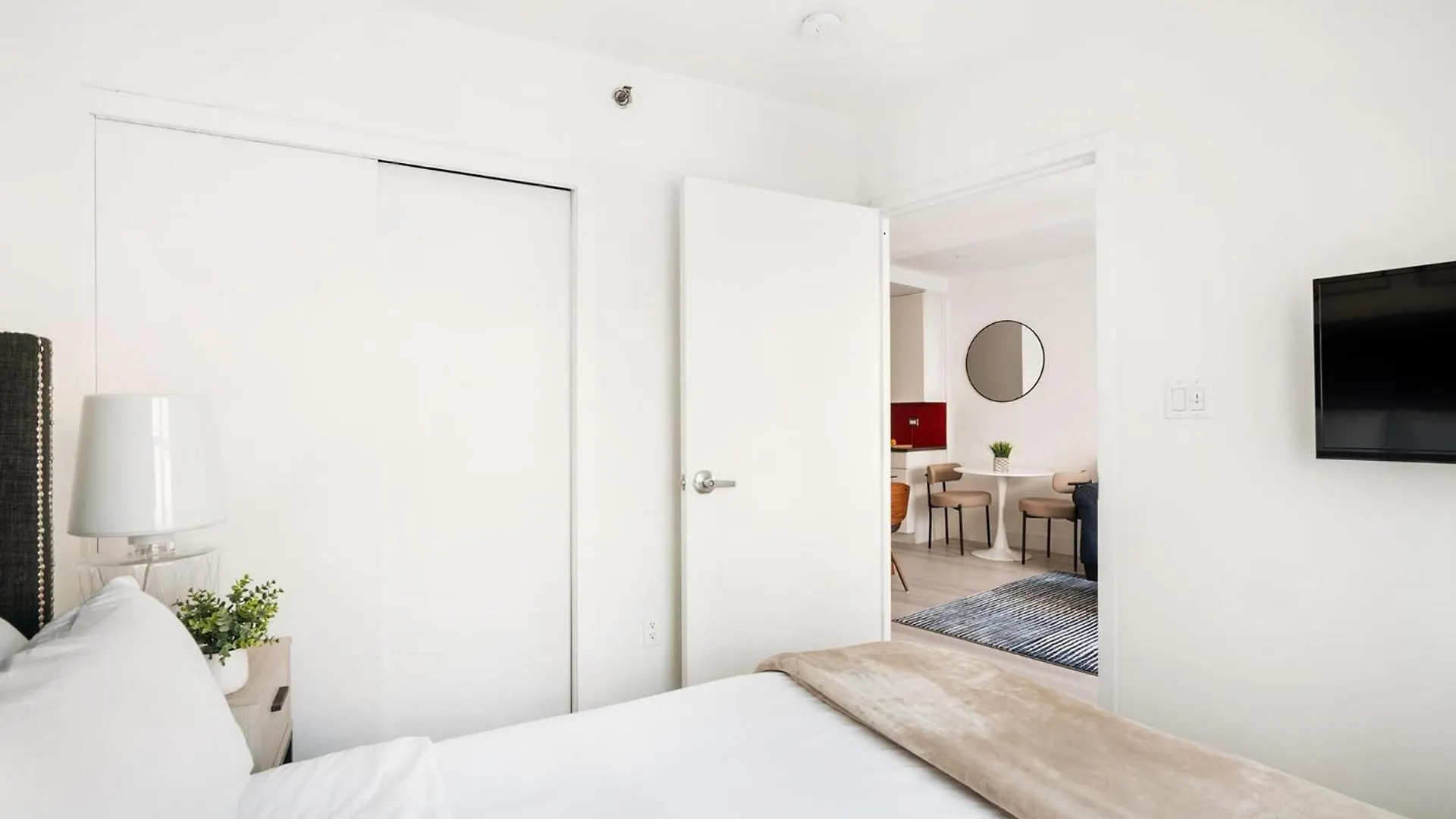809-2A Gorgeous 1Br New W&D Modern Best Location New York Apartment