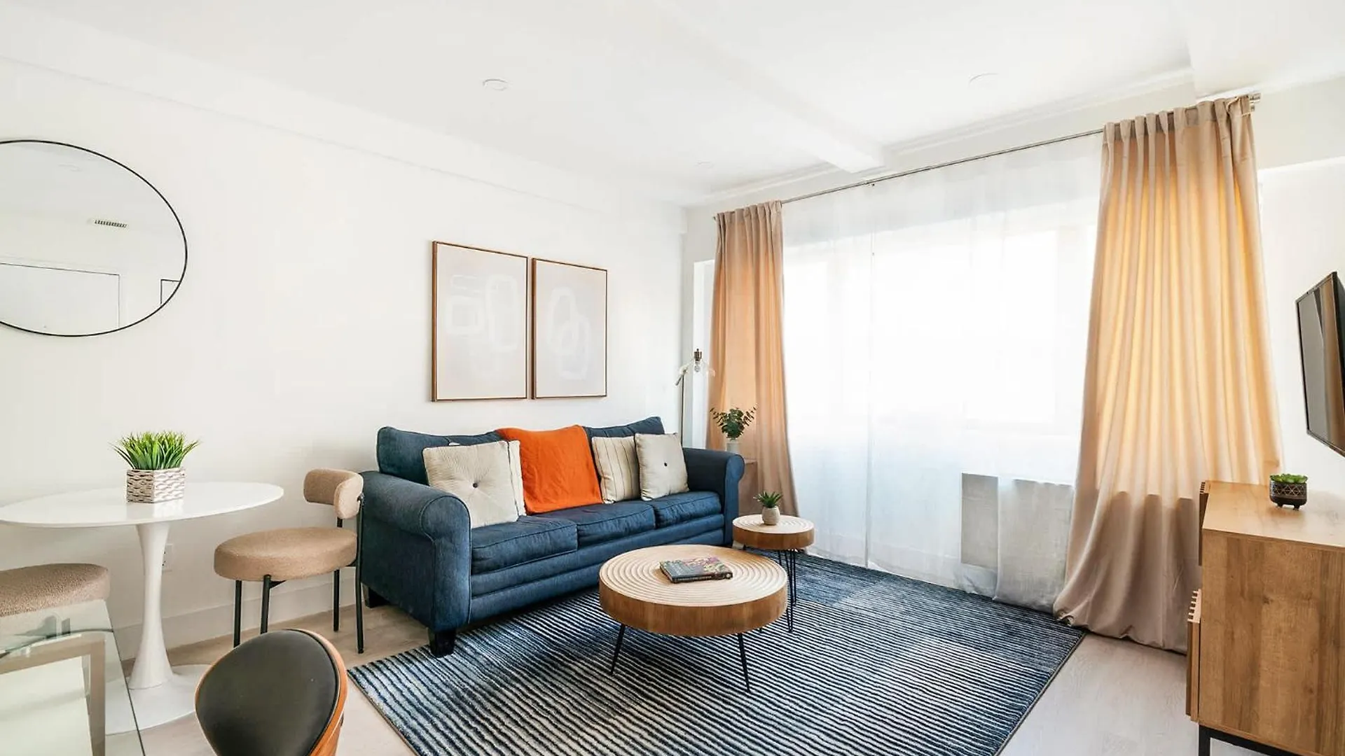 809-2A Gorgeous 1Br New W&D Modern Best Location New York
